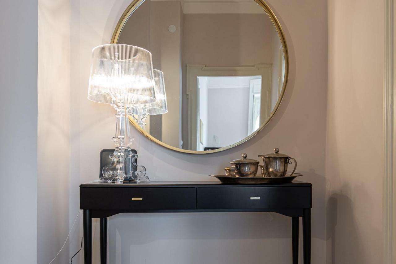 Joivy Sophisticated 3-bed Flat With Desk Appartement Milaan