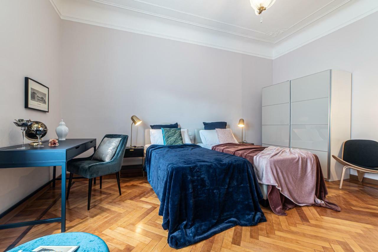 Joivy Sophisticated 3-bed Flat With Desk Milaan