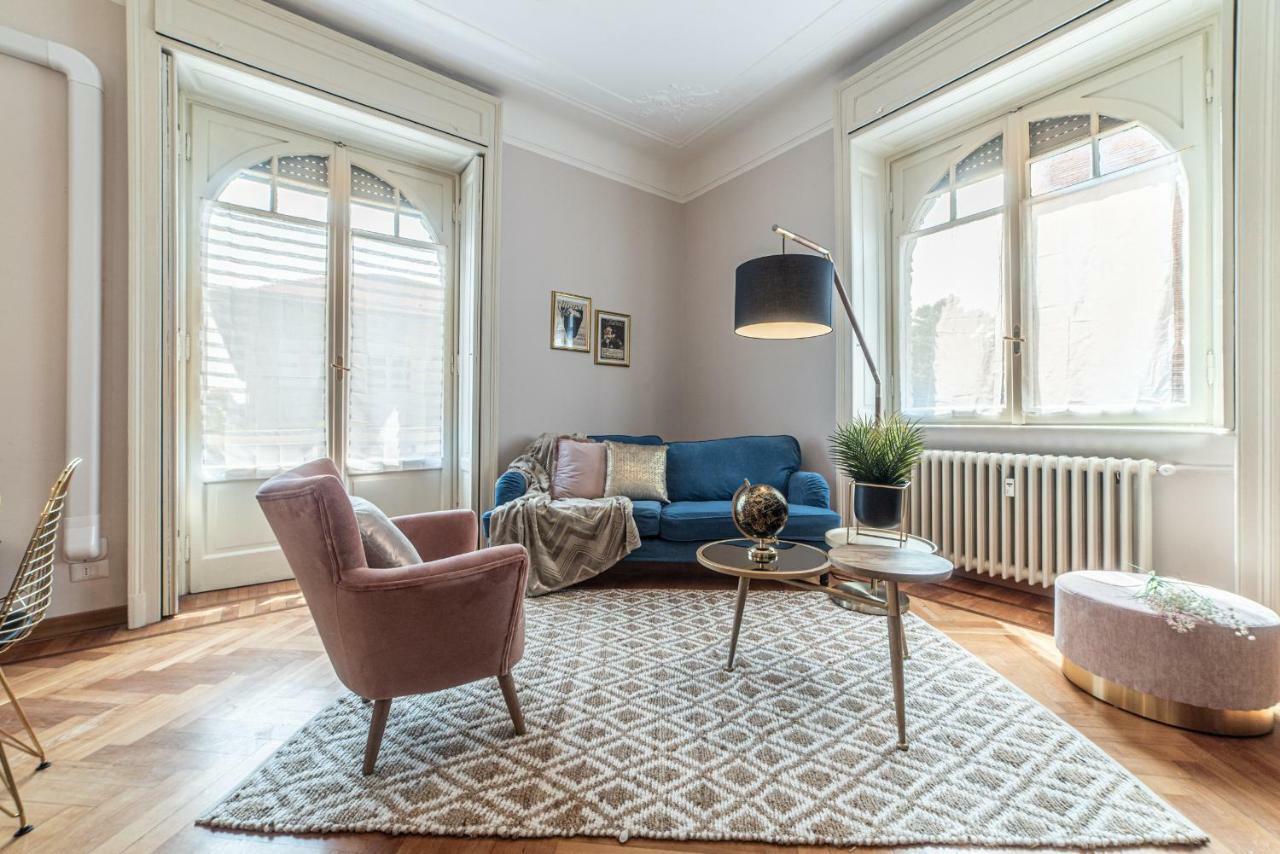 Joivy Sophisticated 3-bed Flat With Desk Appartement Milaan